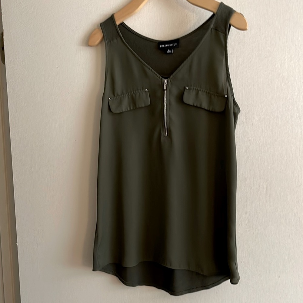 ✨2/15✨ EUC size Med Fortune and Ivy tank with zipper detail. Olive green.